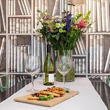 Oomph Deluxe Ruska Apartmán Vratislav